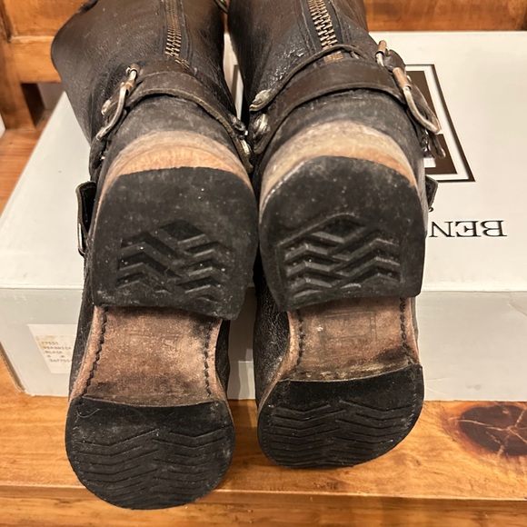 Frye Veronica Back Zip - Picture 5 of 10